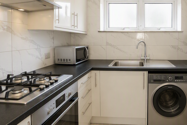 5a Dene Avenue, Hounslow photo 2