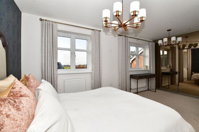 24, Consort Drive, Leatherhead photo 3