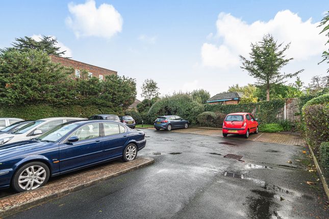 Flat for sale in Wordsworth Drive, Cheam, Sutton