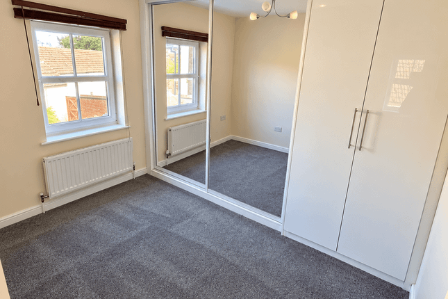 30 Olivia Drive, SLOUGH photo 4