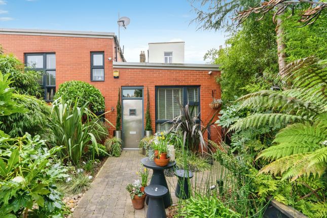 Mews house for sale in Vaughan Road, Brixton Camberwell