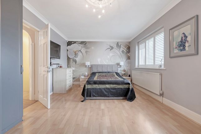 52, Clyde Way, Romford photo 2