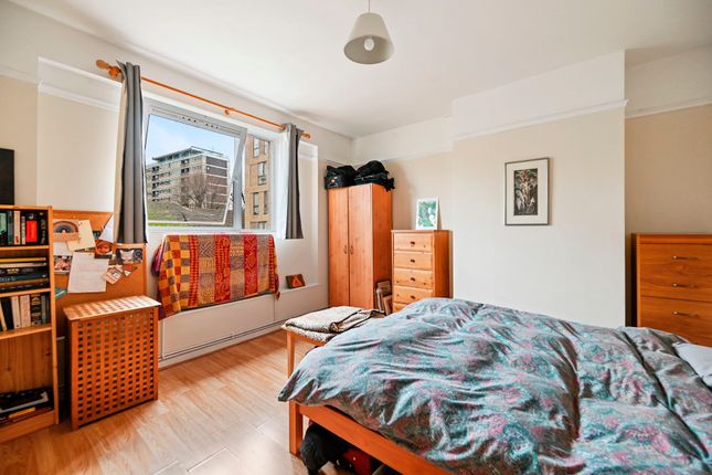 Flat for sale in Avondale Square, London