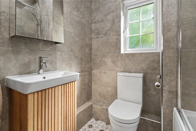 24, Castle Lodge Court, Leeds photo 5