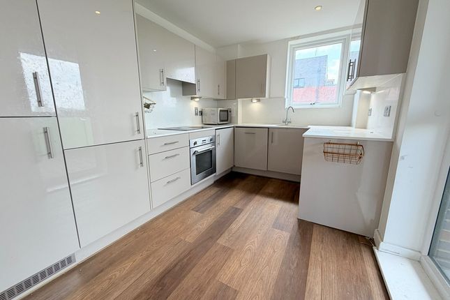Flat Flat 25, Yashin House, Matthews Close, Wembley photo 4
