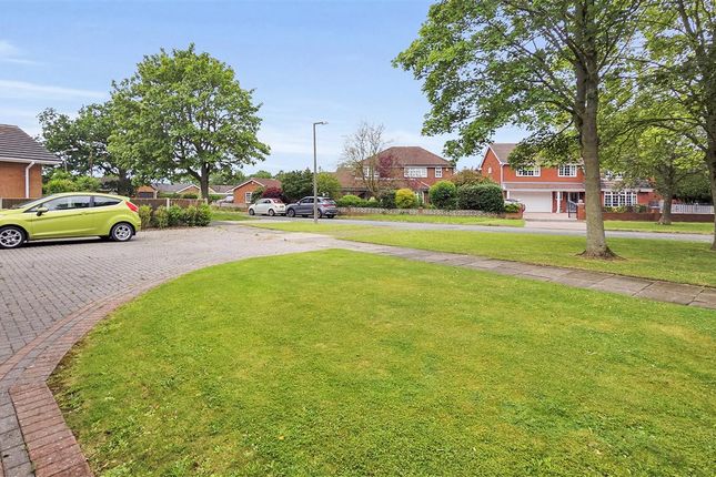 8, Plover Avenue, Winsford photo 3