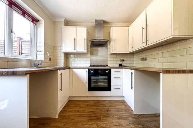 22 Witham Close, Taunton, Somerset photo 3