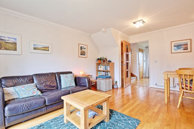 7, Chalkhill Barrow, Royston photo 3