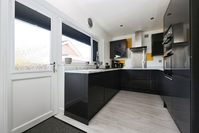 37 Wisteria Avenue, Branston, Lincolnshire photo 4