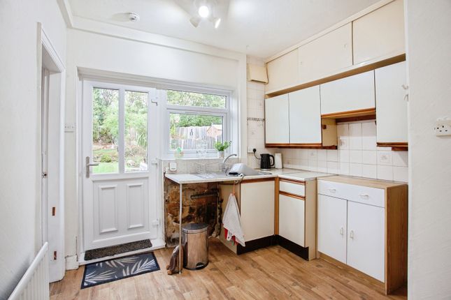 75, Willow Drive, Sheffield photo 3