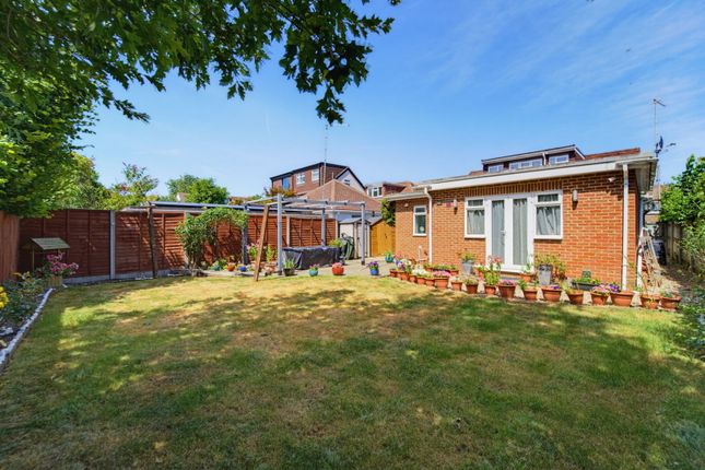 8, Pinewood Grove, Addlestone photo 4