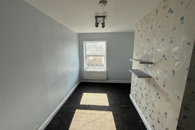 12, Junction Row, Bradford photo 5