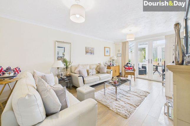 6 Trinity Rise, Stafford photo 2