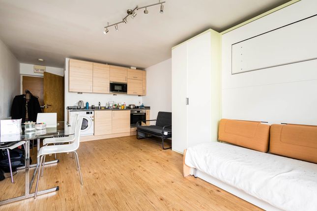 45,  Amelia House Boulevard Drive, London photo 4