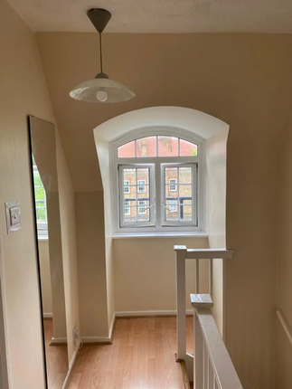 Maisonette to rent in Comber Grove, London