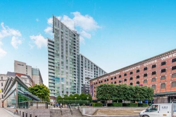Flat to rent in Great Northern Tower, Manchester
