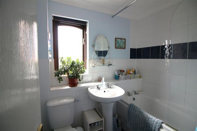 19, Finch Close, Plymouth photo 4