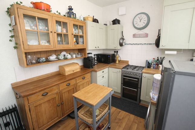 16 King Street, Todmorden photo 3
