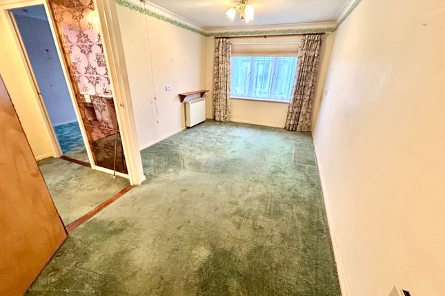 18 Pearce Court, George Street, Gosport photo 3