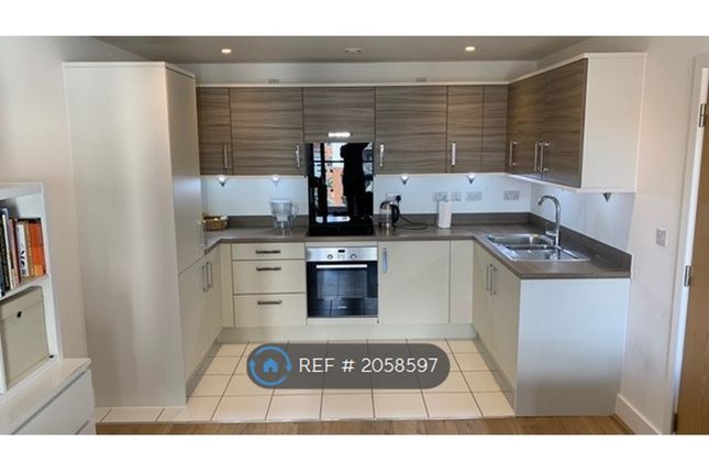 Flat to rent in Centenary Plaza, Southampton