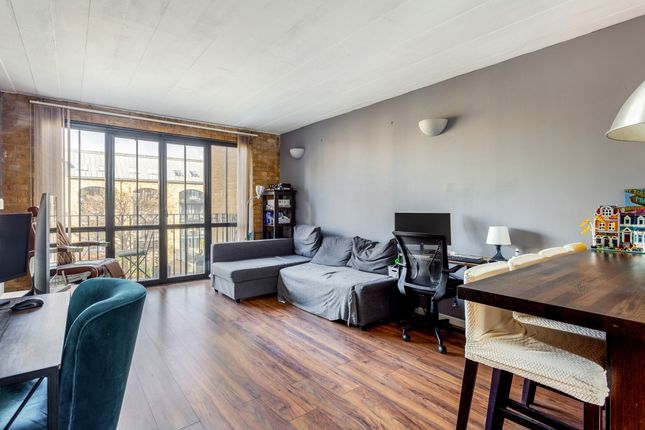 Flat to rent in Burrells Wharf Square, London