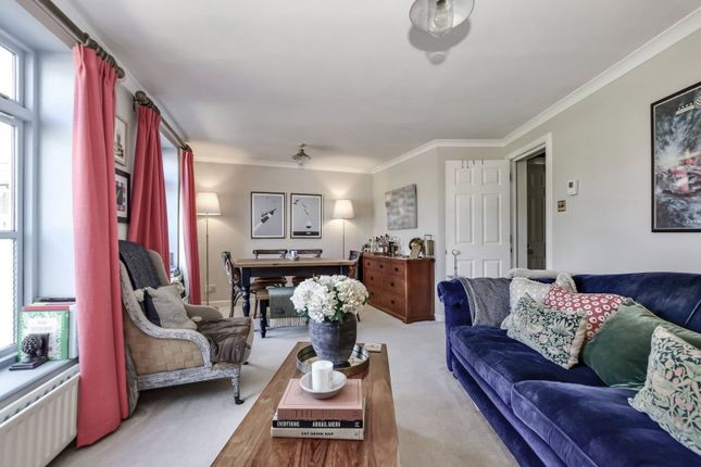 12, Huntingdon Gardens, London photo 2