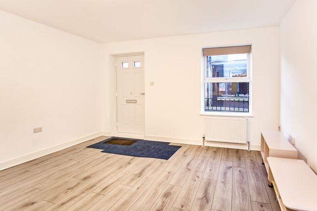 Flat 2, Old Dairy Heights, 91 High Street photo 4