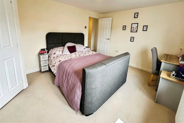 10, Glasspool Road, Wokingham photo 4