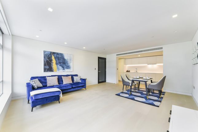 Flat to rent in Centre Point, Tottenham Court Road, London