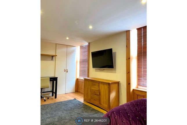 Huge Ensuite Rooms With Smart Tvs