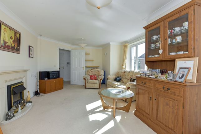 22, Barnes Wallis Court, Byfleet photo 3