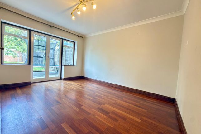 204, Woodlands Avenue, Ruislip photo 5