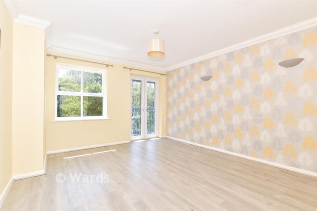 13, River Bank Close, Maidstone photo 3