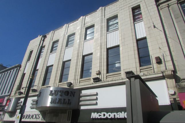 Commercial property to let in George Street, Luton, Bedfordshire