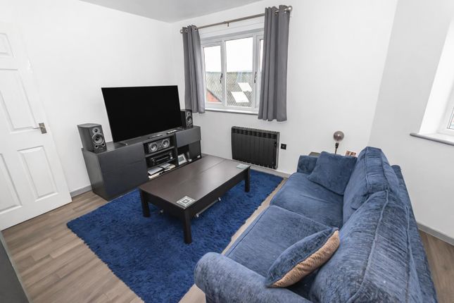 8 Damar Court, Square Street, Bury photo 5