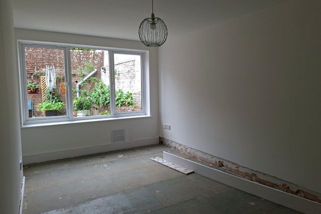 Flat 1, 10, East Street, BLANDFORD FORUM photo 4