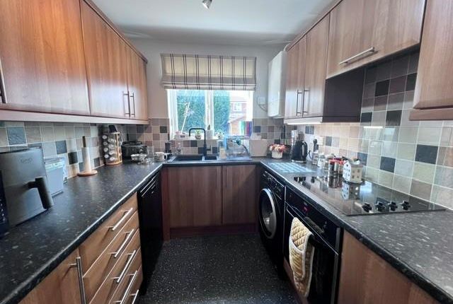 2, Maldon Close, Nottingham photo 2