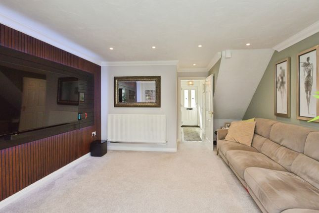 40, Foxholes Close, Buckinghamshire photo 3