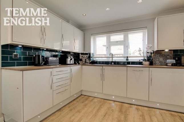 29 Heybridge Drive, Wickford photo 3
