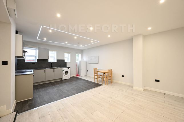 27B, Bellegrove Road, London photo 3