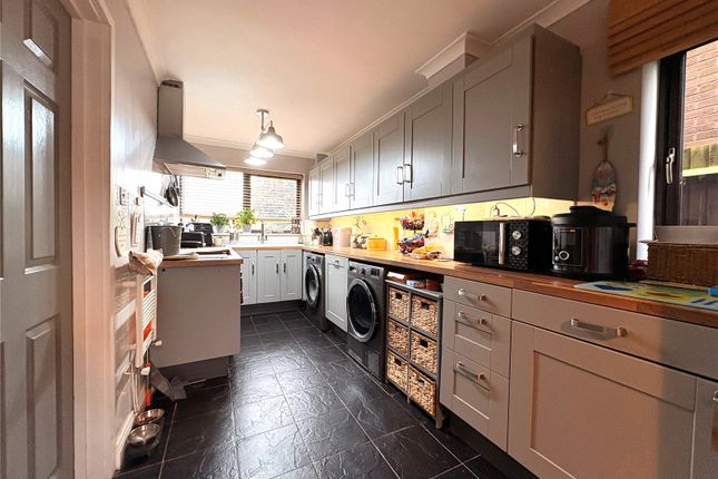 4, Pembroke Way, Northamptonshire photo 3