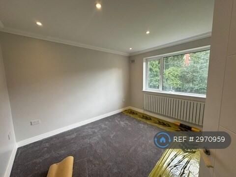 Flat 6, Milburn House, West Barnes Lane, Raynes Park photo 4