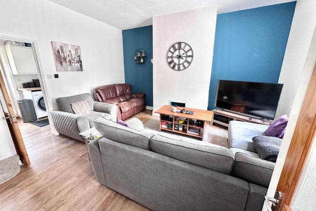 18, Cowslip Street, Huddersfield photo 4