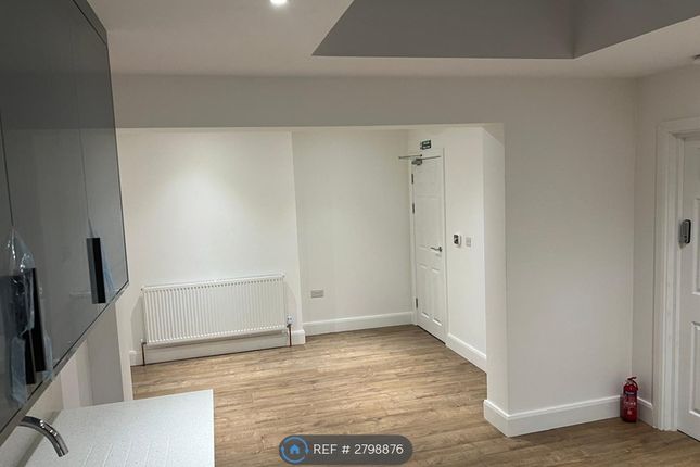 Hanworth Road, Whitton, Hounslow photo 4