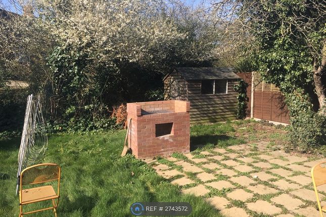 Ashwood Avenue, Uxbridge photo 5