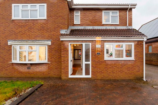 68 The Oaks, Treharris photo 4
