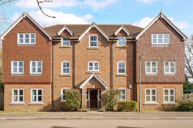 Thumbnail Flat to rent in Reris Grange Close, Milford