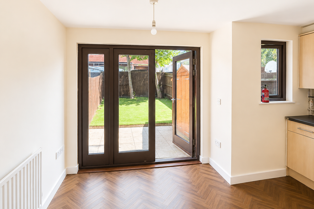 3, Hallowell Gardens, Thornton Heath photo 4