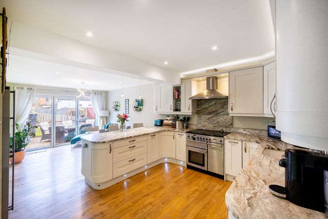 37 Downsway, Whyteleafe photo 2