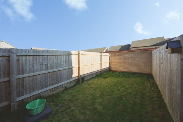 26, Titus Grove, DUNSTABLE photo 3